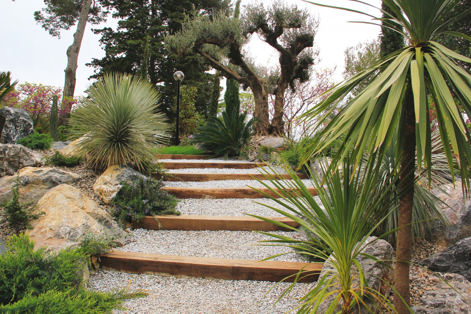 Pierres Décoratives Dans Le Jardin