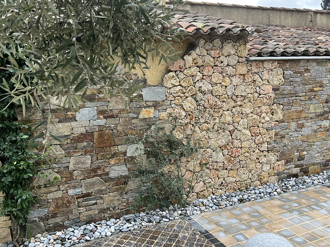 expo grimaud PIERRES 0 BATIR GNEISS DU CAROUX ROCAILLE ET GNEISS DES MARTYS1