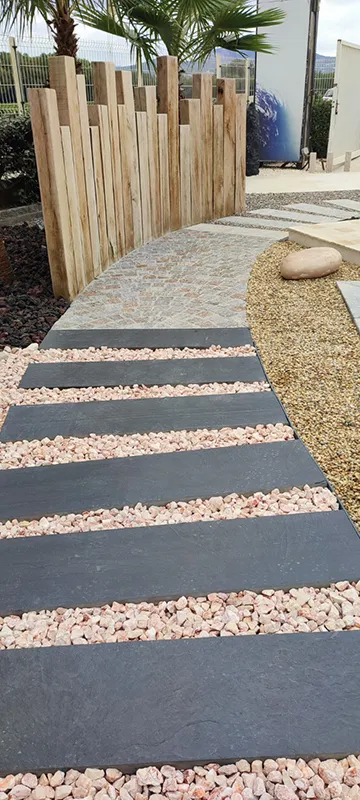 expo grimaud plaque ebano et gravillons rose provence 12 20