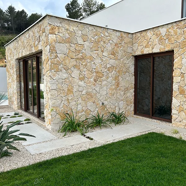 parement savannah magalas rock face