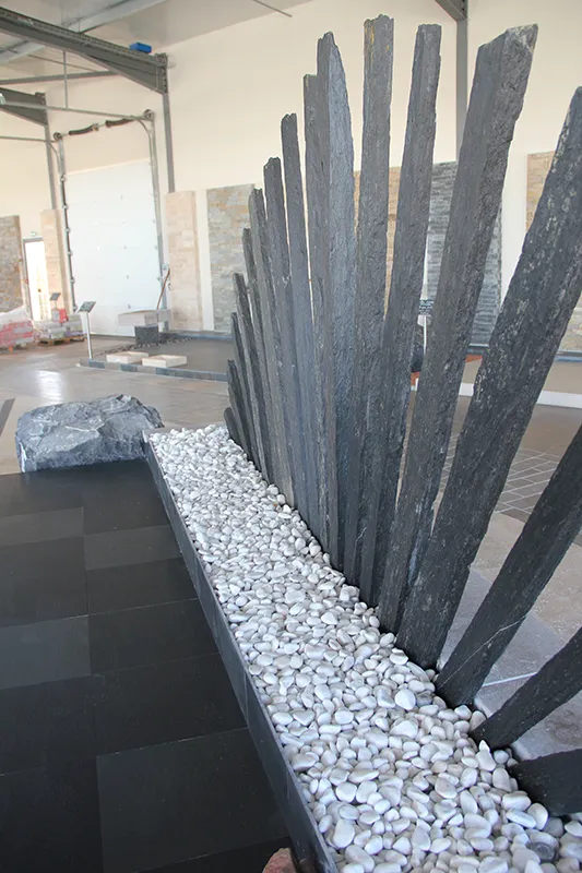 piquets ardoise et granulats marbre blanc