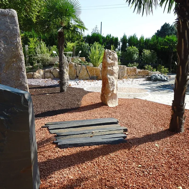 BRIQUE PILEE POUZZOLANE PIQUETS ARDOISE ET MNOLITHES Copier