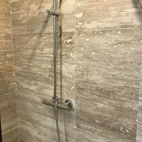 SALLE DE BAIN TRAVERTIN VEIN CUT