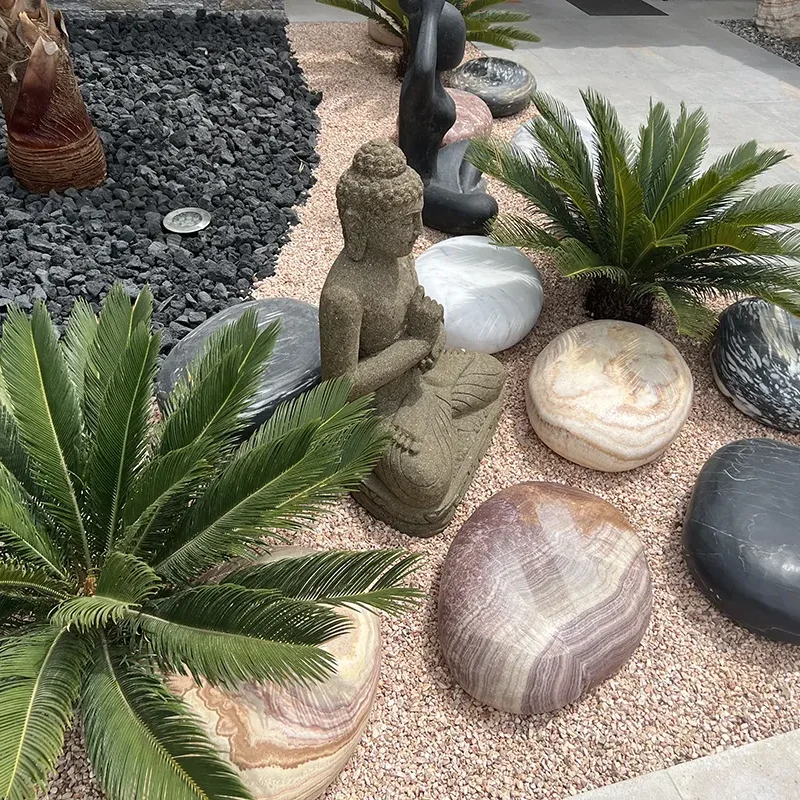 expo grimaud octobre 2022 galets geants graviers rose provence et statue grenn stone bouddha 127 Copie