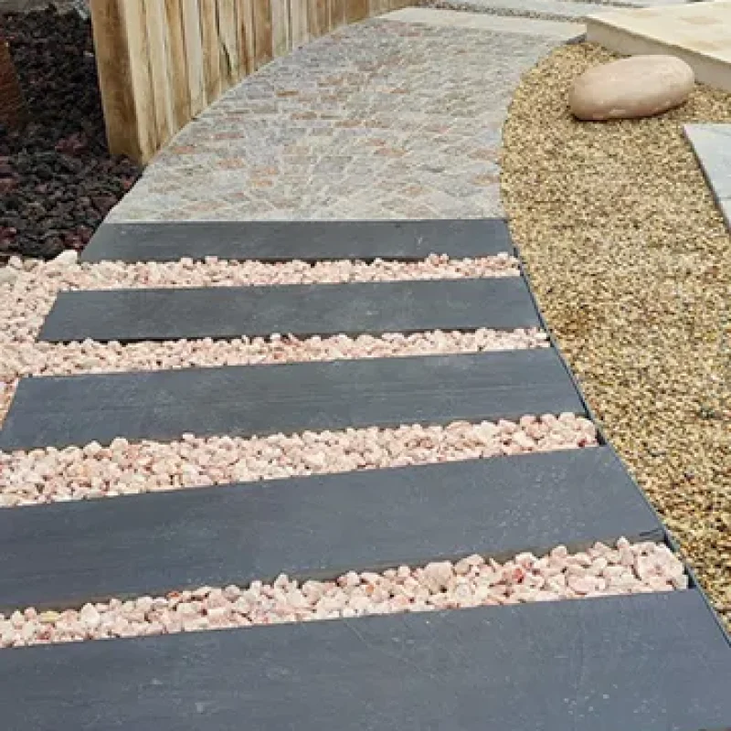 expo grimaud plaque ebano et gravillons rose provence 12 20