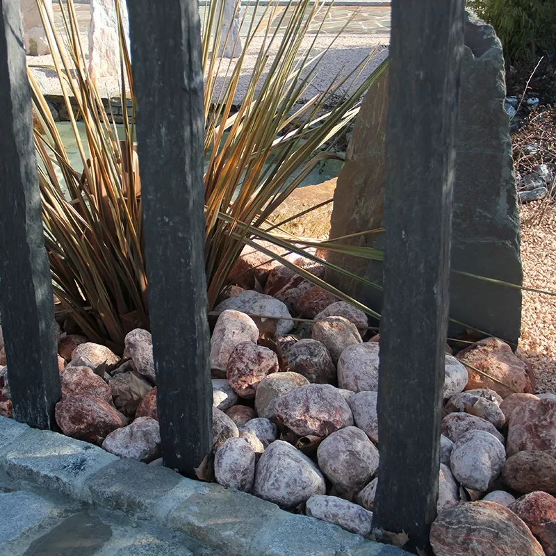 piquets ardoise et galets terracotta 1