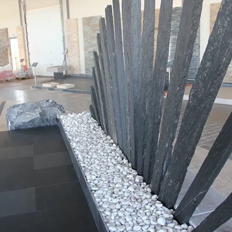 piquets ardoise et granulats marbre blanc